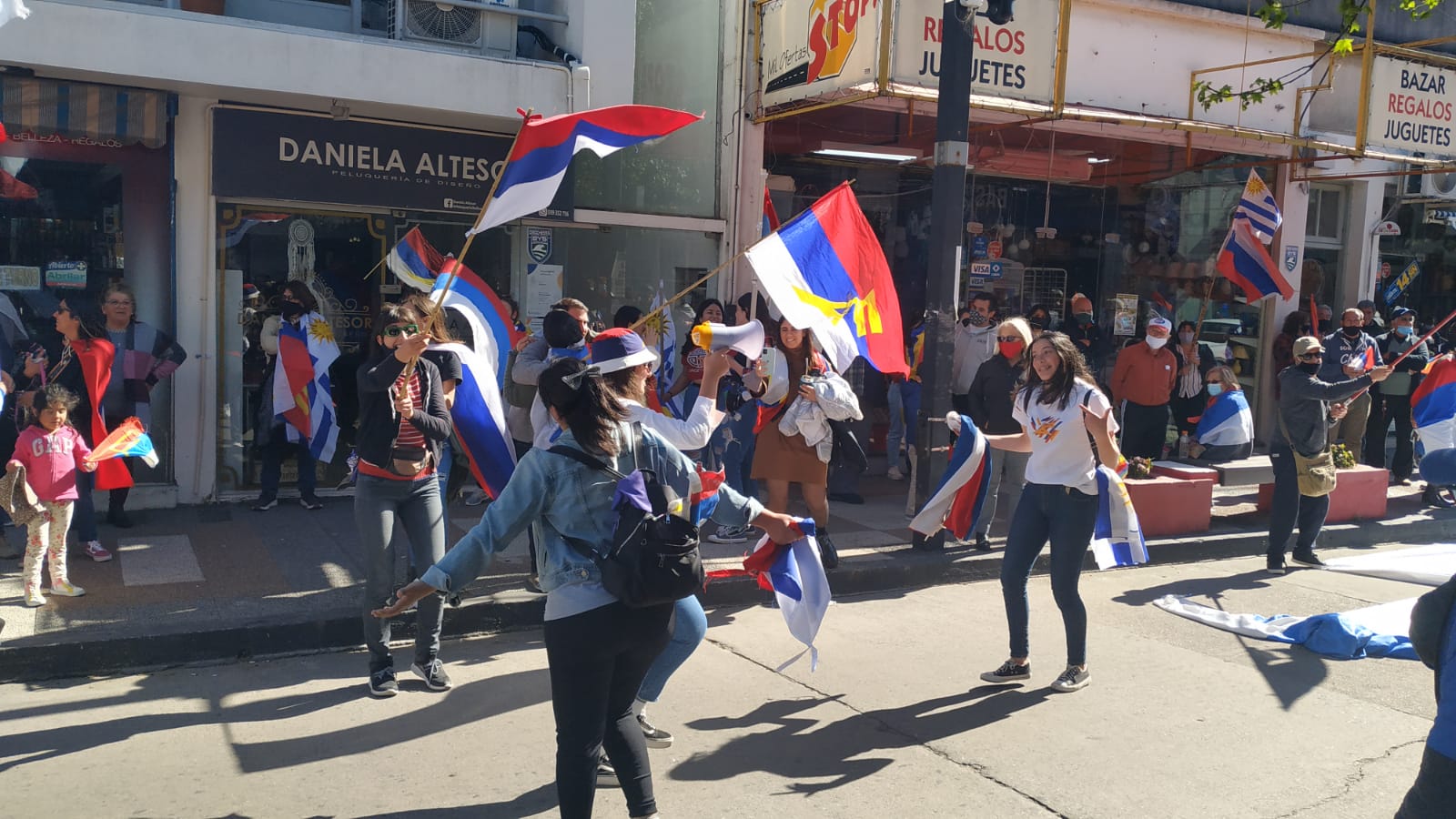 Frente Amplio realizó cierre de campaña con banderazo y acto final. (11).jpg